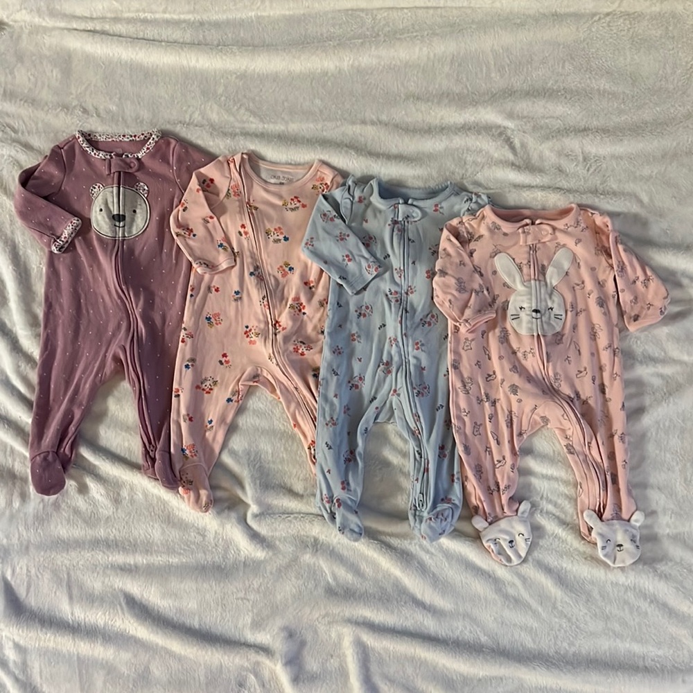 Bundle of girls sleepers 3 to 6 months